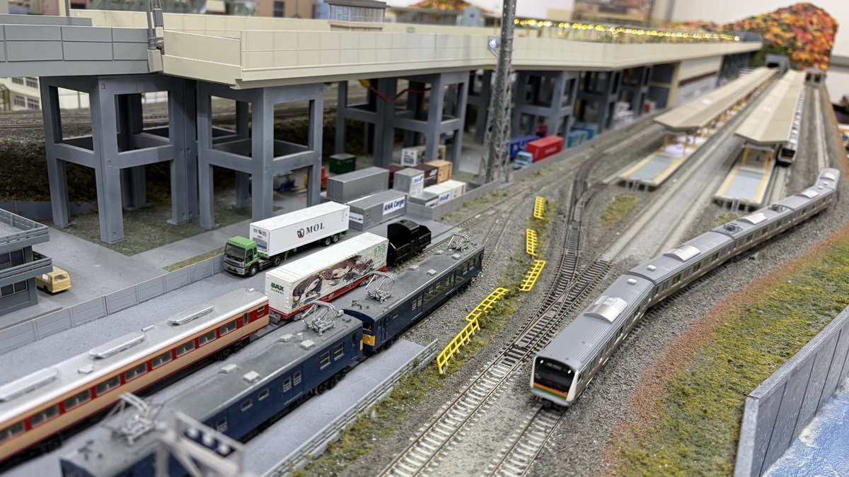 レイルガーデン街側コースの駅とトラックヤード