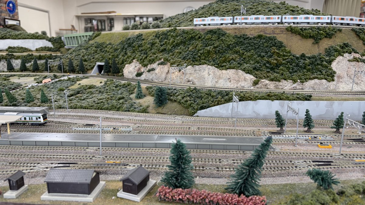 レイルガーデン山側と街側コースの境界風景